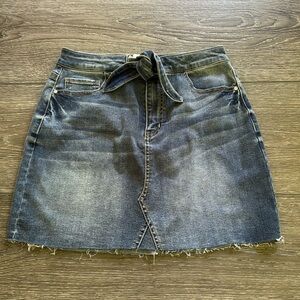 🌸4/$15🌸 GB denim mini skirt NWOT sz 7 zipper and tie front